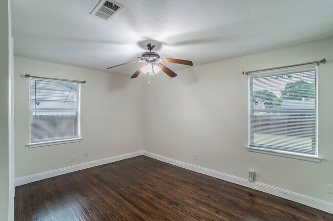 Building Photo - 924 Fuller Ave