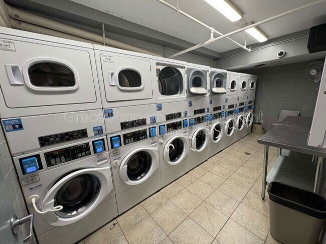 Building Photo - 888 Logan St