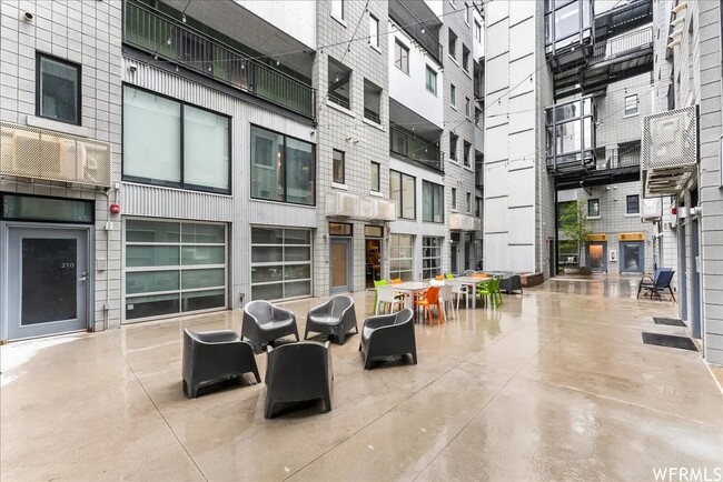 Building Photo - 360 W Broadway