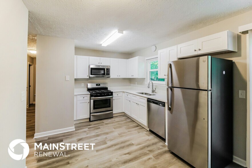 Building Photo - 635 Lakeridge Cir SE