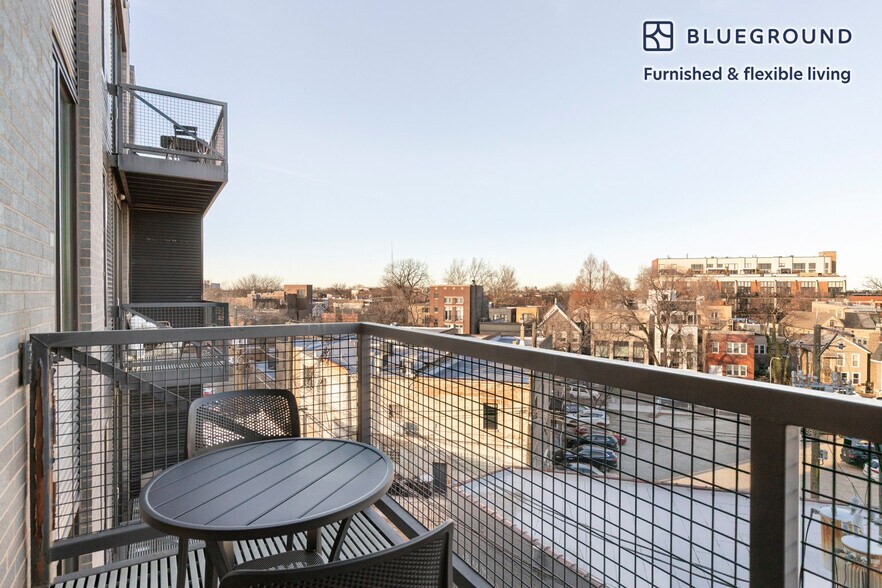 Building Photo - 1647 N Milwaukee Ave