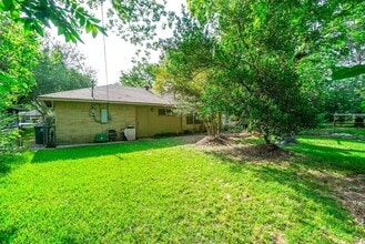 Building Photo - 10302 Woodwind Dr