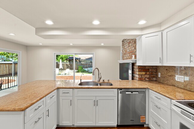 Building Photo - 5525 Amby Dr