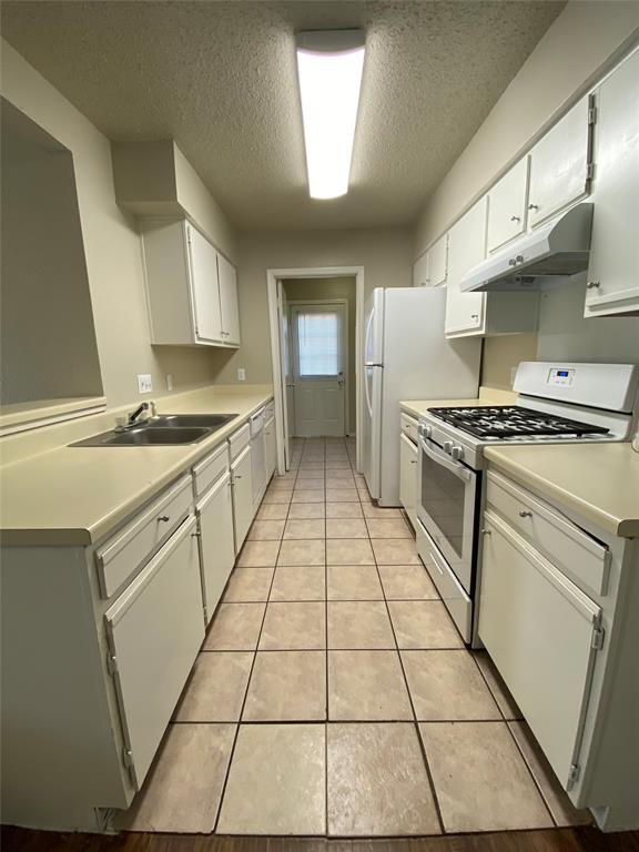 Building Photo - 2024 Redwing Way