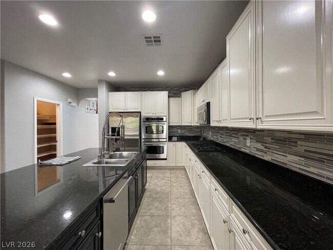 Building Photo - 4049 Bennett Mountain St