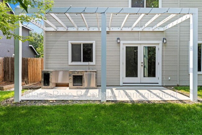 Building Photo - 6018 N Silver Maple Ave