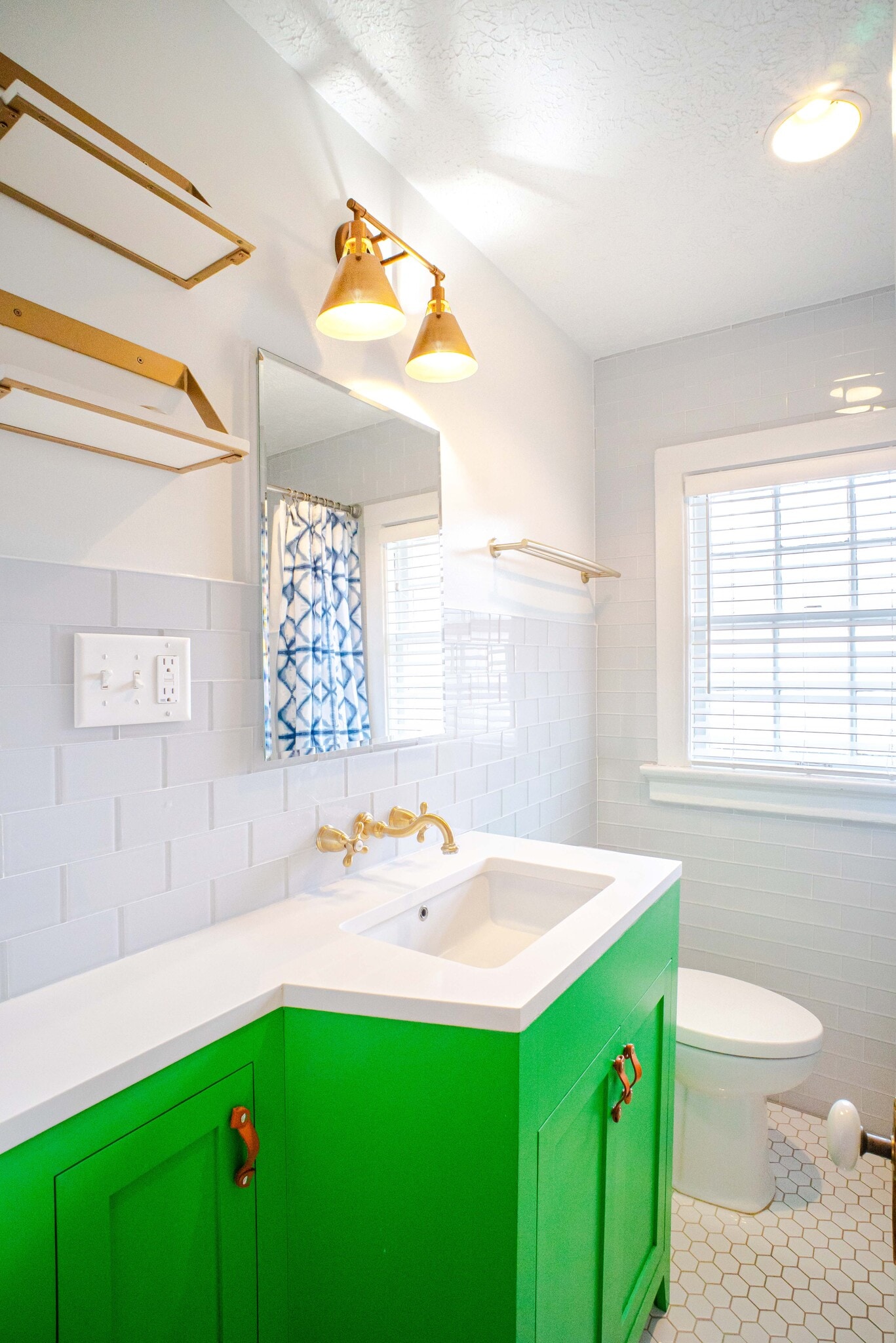 Upstairs full bath (vanity will be changed to a more neutral color vanity) - 1215 Landon Ave