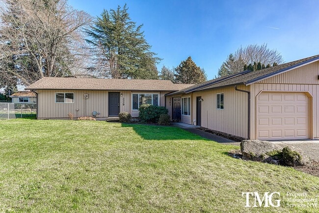 Building Photo - Classically Cute 2 Bed 1 Bath Duplex in Washougal