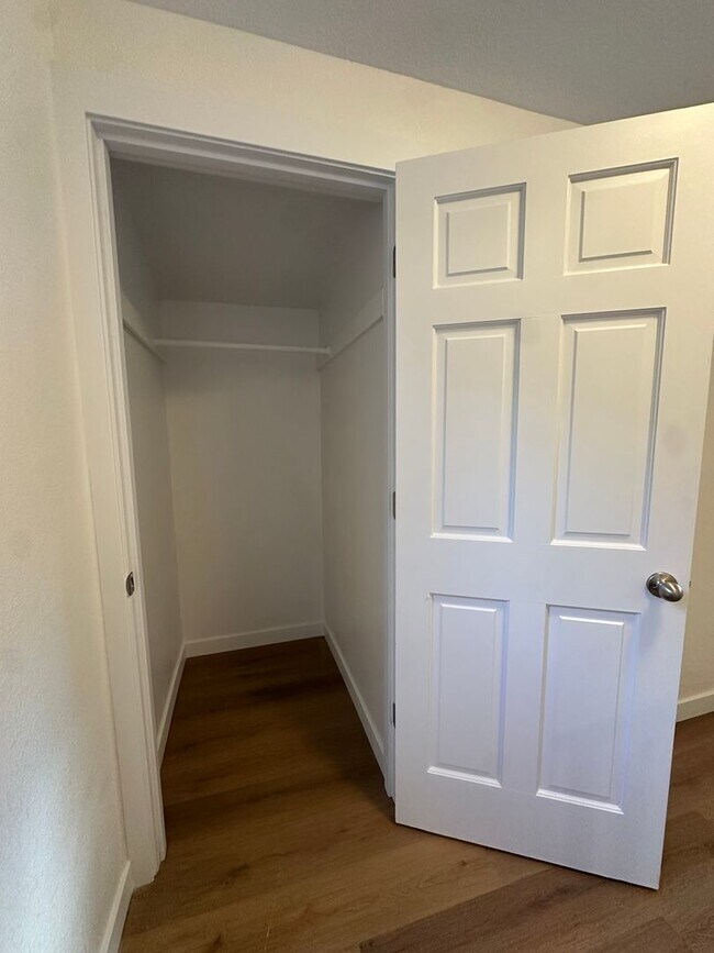 Building Photo - Completely Remodeled Home on 1 Acre in DRW