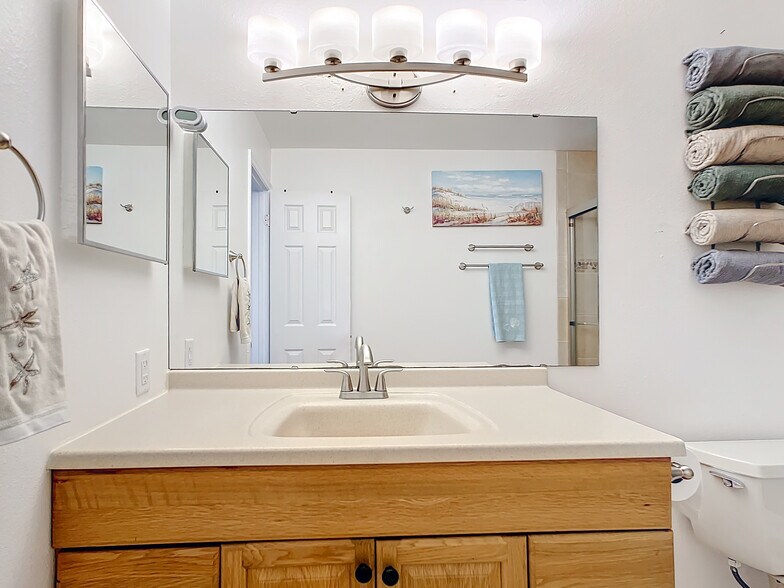Building Photo - 2400 Feather Sound Dr Apt 421