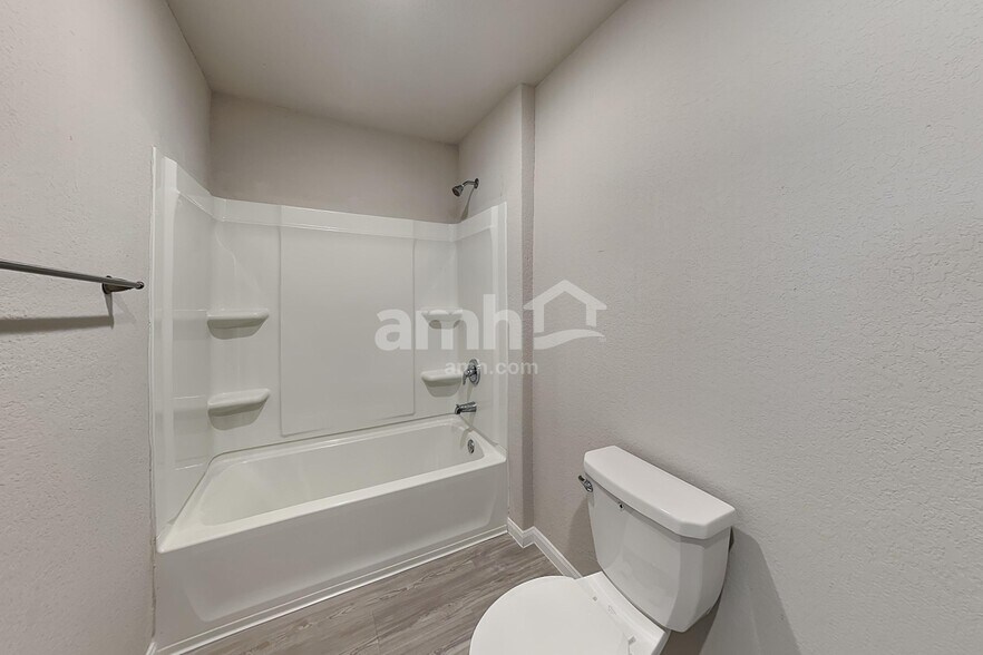 Building Photo - 9978 Sarrebourg St