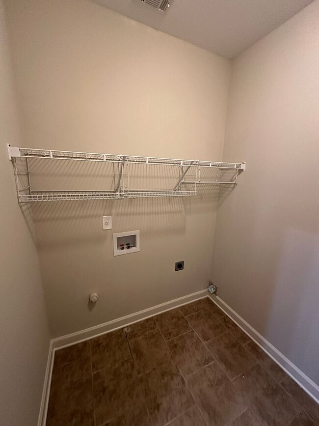 Building Photo - 4 BR/3 BA in exclusive Montrose Subdivision in Olive Branch!