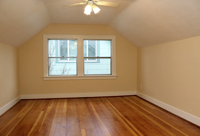 Building Photo - 3423 NE 54th Ave