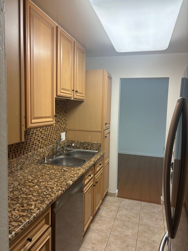 Building Photo - Spacious Upgraded Condo in The Keys – Walnut Creek