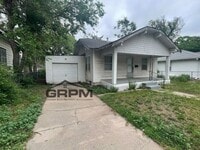 Building Photo - Cozy 2 bedroom home with attached garage