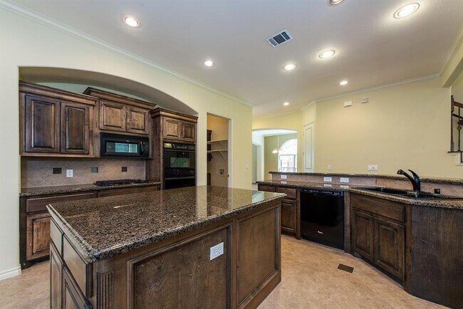 Building Photo - 15462 Mansion Woodland Dr