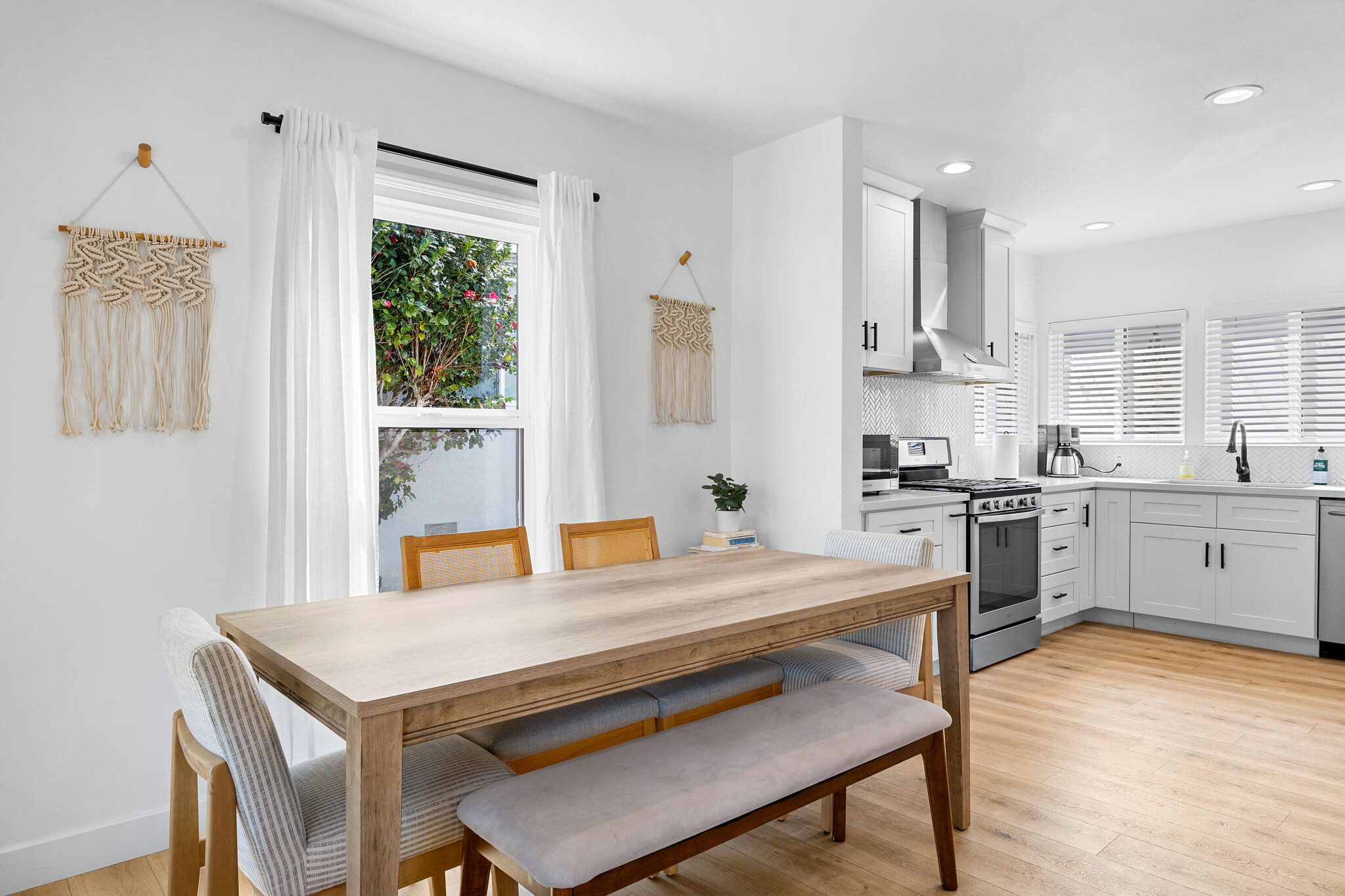 Building Photo - 614 Knob Hill Ave