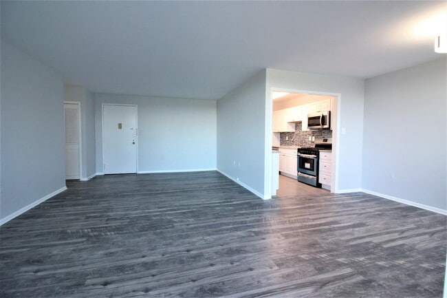 Building Photo - 10401 Grosvenor Pl