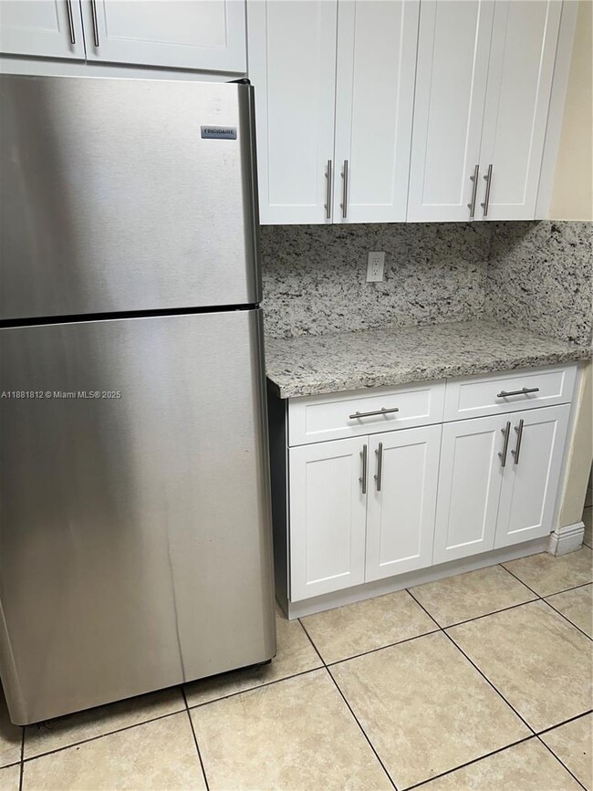 Building Photo - 535 W 79th Pl