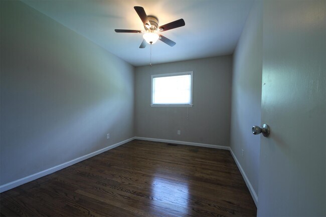 Building Photo - 4736 Monmouth Dr