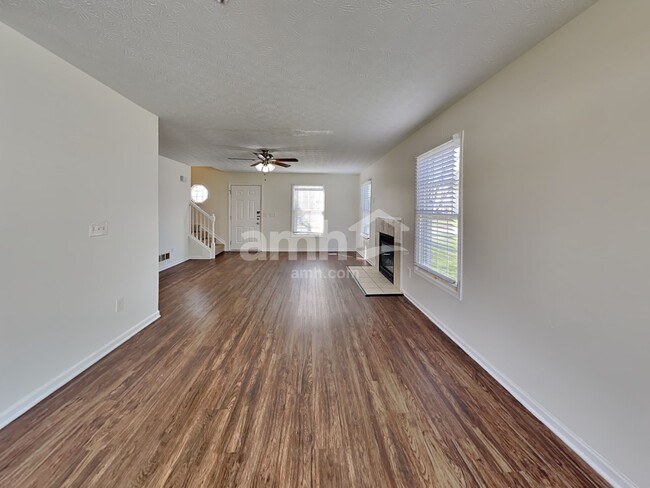 Building Photo - 1264 Village Dr