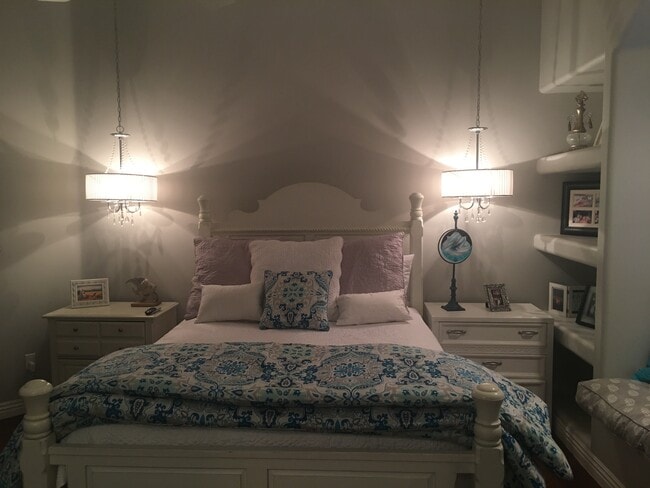 Building Photo - 1225 E Warner Rd