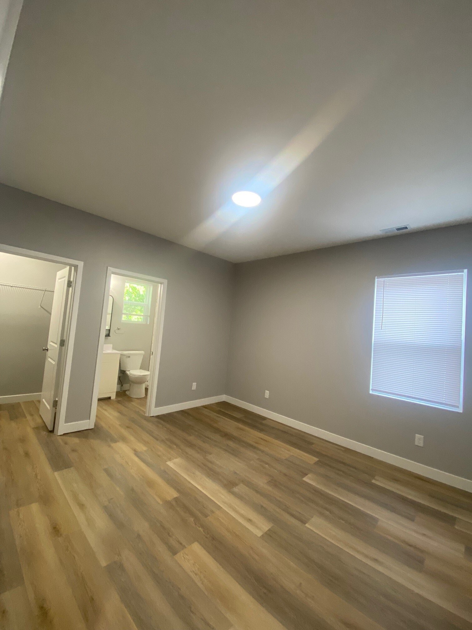 Unit B Master Bedroom - 415 Dequincy St