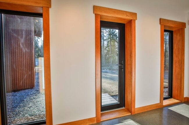 Building Photo - Private, Custom Home in Greenbank!