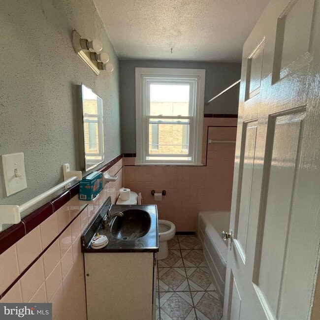 Building Photo - 1430 Greeby St