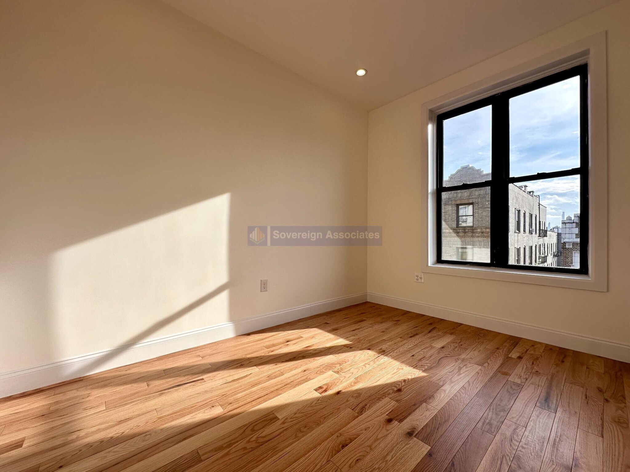Building Photo - 41-47 Saint Nicholas Terrace