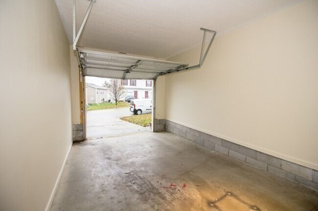 Primary Photo - 1412/1414 Creekside