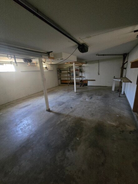 Building Photo - 3010 W Weile Ave