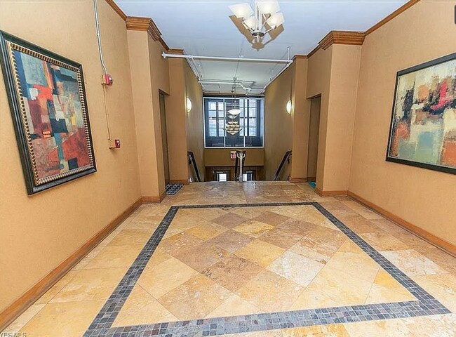Building Photo - 1133 W 9th St