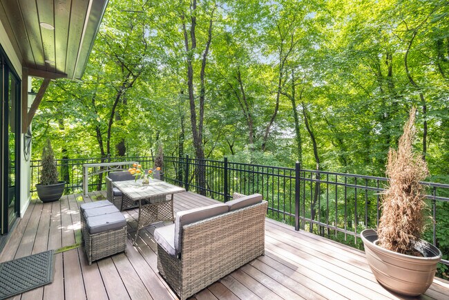 Building Photo - 306 Pinecrest Rd NE