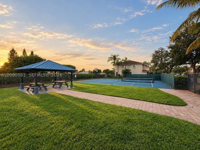 Building Photo - 2913 S Greenleaf Cir