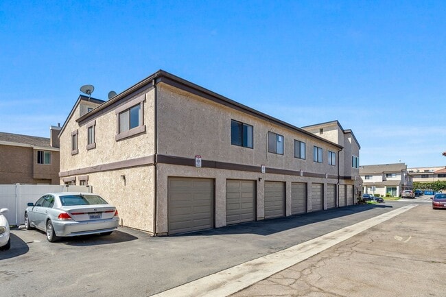 Building Photo - 18842 Smokewood Cir