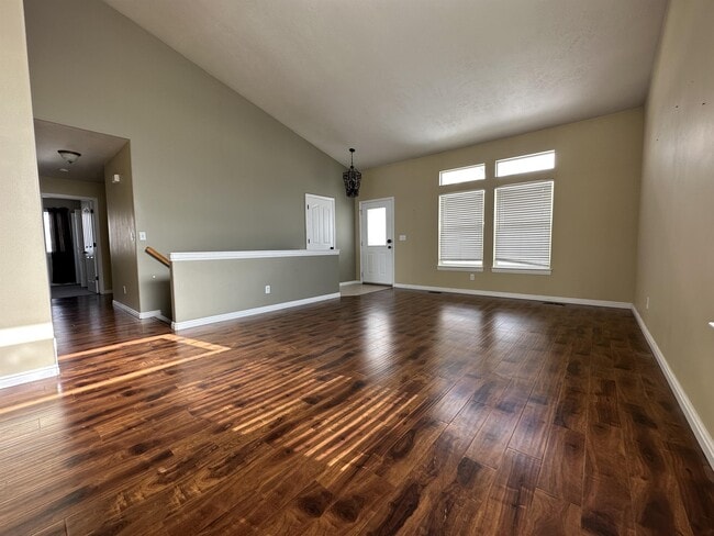 Building Photo - 113 Manilla Dr