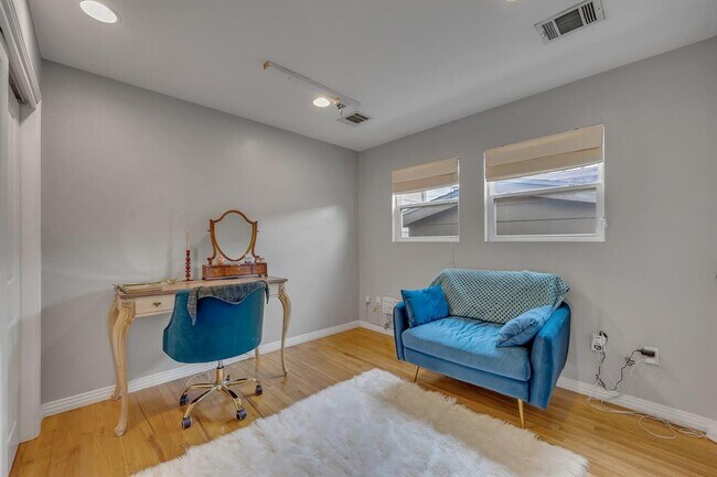 Building Photo - 5408 Avenue F