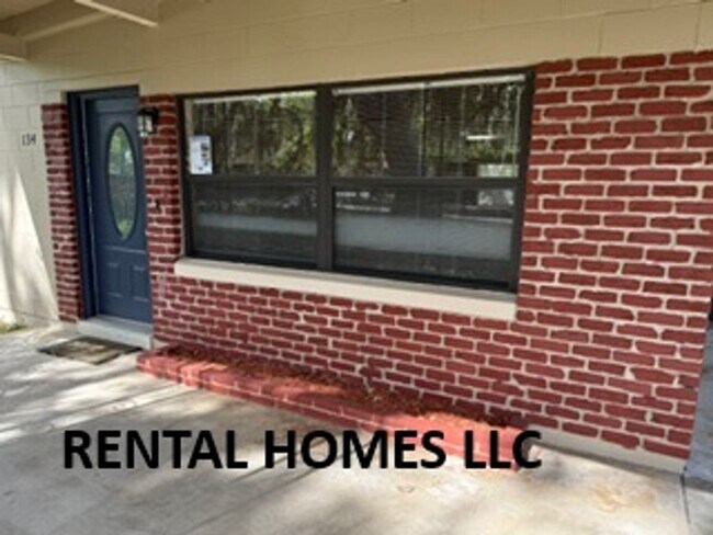 Building Photo - Total Privacy Home, Huge Detached Garage & No HOA in Beautiful Lake Mary
