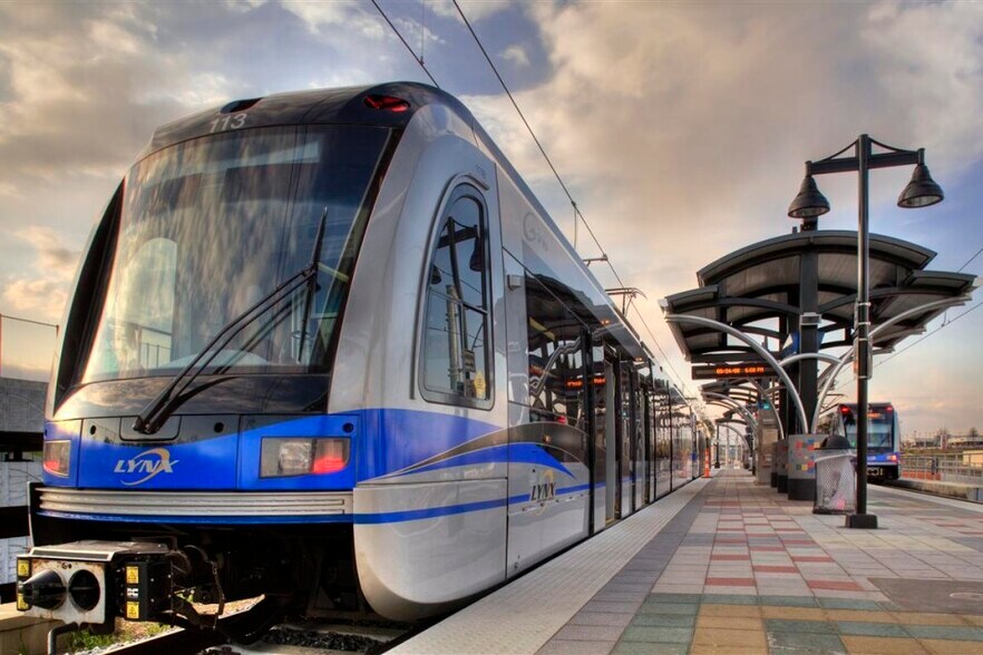 Walking distance to Lightrail - 1260 Duncan Gardens Dr