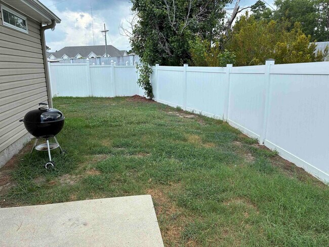 Building Photo - 9565 Sullivan Dr
