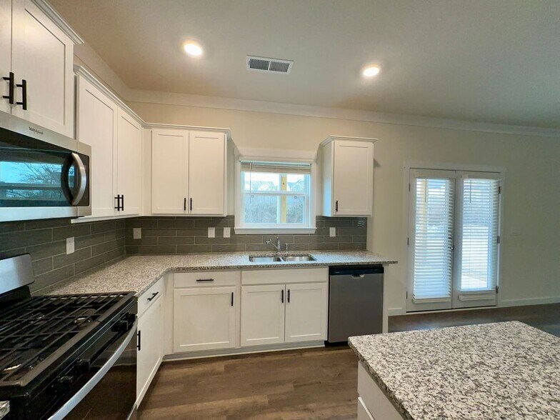 Building Photo - 10811 Upland Dr