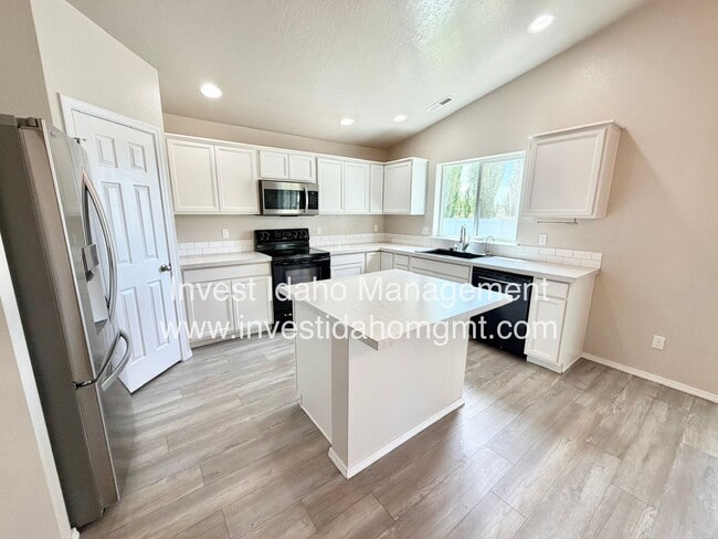 Building Photo - Spacious 4 Bed 2 Bath Home in Kuna