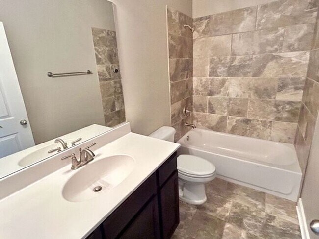 Building Photo - Now Leasing A 4 Bedroom 2 Bath Home In Oli...