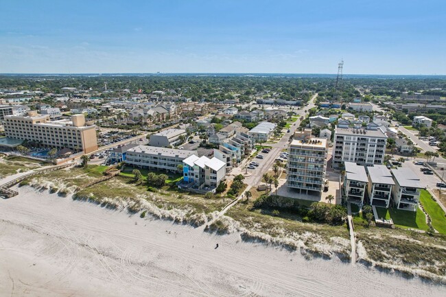 Building Photo - The townhome with ocean views from every room