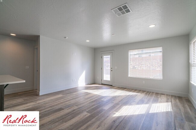 Building Photo - Innovative Design! 4 Bedroom Home in the Beautiful Desert Playa Community