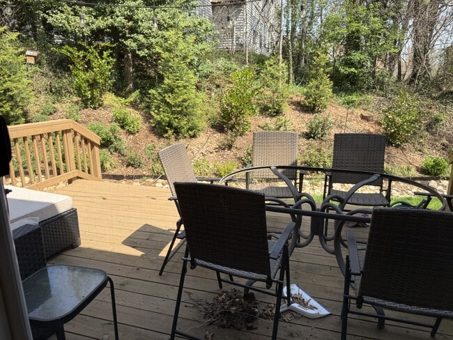 Building Photo - 980 Sutton Ct