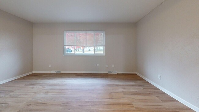 Building Photo - Elyria - updated 3 bed/1 bath townhouses for rent!