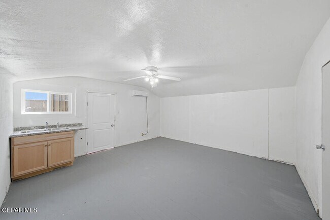 Building Photo - 5833 Ybarra Ct