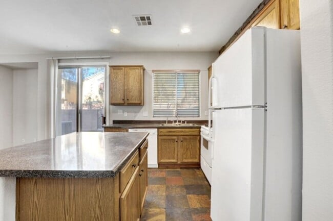 Building Photo - Awesome 3 Bedroom, 2 Story Home in North L...